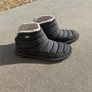 Sanuk Black Winter Boots
